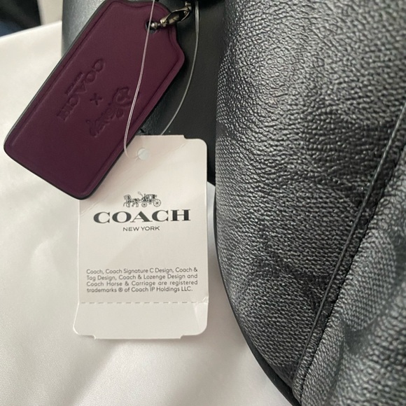 Disney X Coach limited edition Dumbo belt bag with matching card holder - Picture 3 of 9